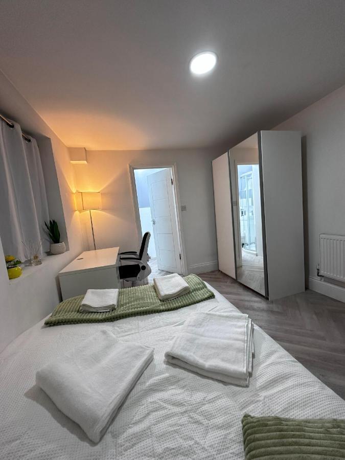 Charming 4 Bedrooms House With Garden In Heart Of London Camden Bagian luar foto
